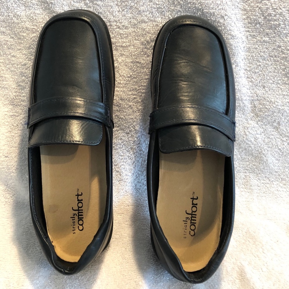 Strictly Comfort 8.5 Wide Women’s leather loafer
